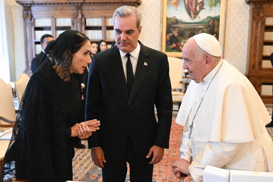 Papa Francisco Felicita al presidente Abinader por su reelección