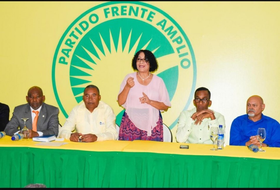 Frente amplio apoya decision de renuncia de Amparo custodio de la alcaldia de la Vega