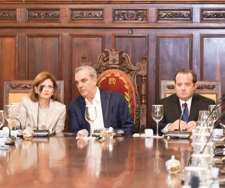 Presidente Abinader y vicepresidenta encabezan Consejo de Ministros y Directores y tratan sobre la &eacute;tica