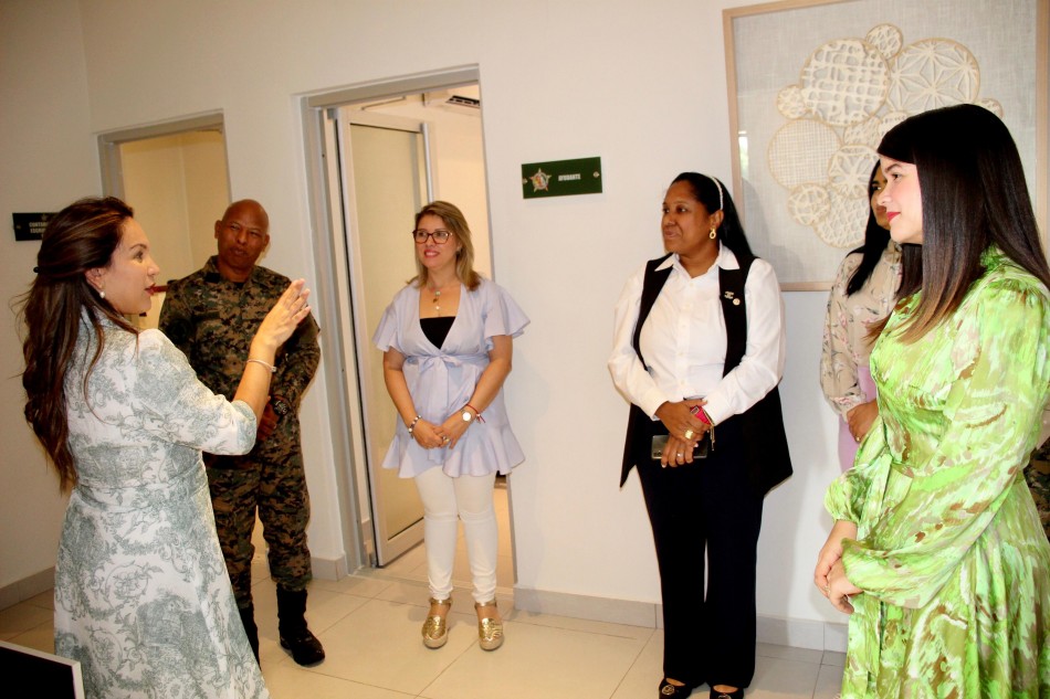 Presidente de ADEOERD recibe la Visita de Cortes&iacute;a de la Sra. Wendy Santos de D&iacute;az