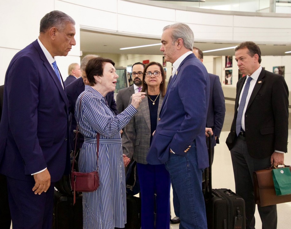 Presidente Luis Abinader llega a los Estados Unidos a las 5:08 de la tarde por el Aeropuerto Internacional Libertad de Newark