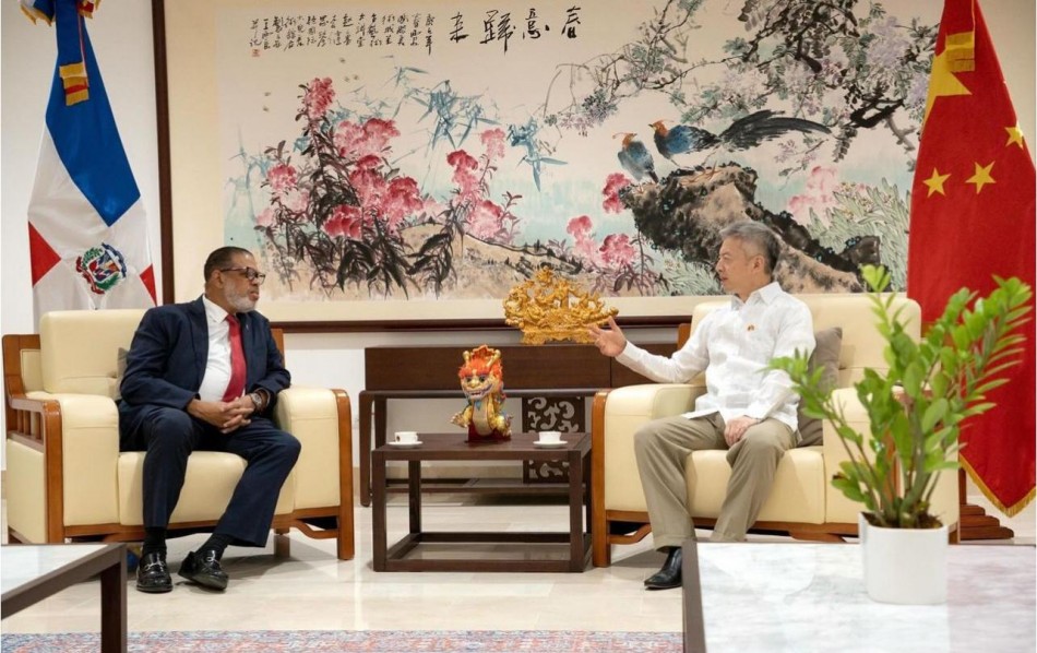 Modesto Guzm&aacute;n  Director de la DGDC encabeza un fraternal encuentro con el embajador de la Rep&uacute;blica Popular de China Chen Luning