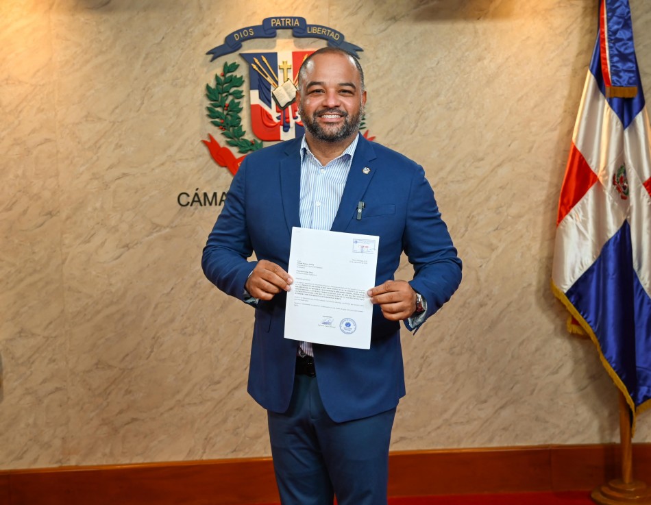 Diputado Carlos P&eacute;rez solicita al presidente Abinader la construcci&oacute;n de un Instituto T&eacute;cnico Superior Comunitario