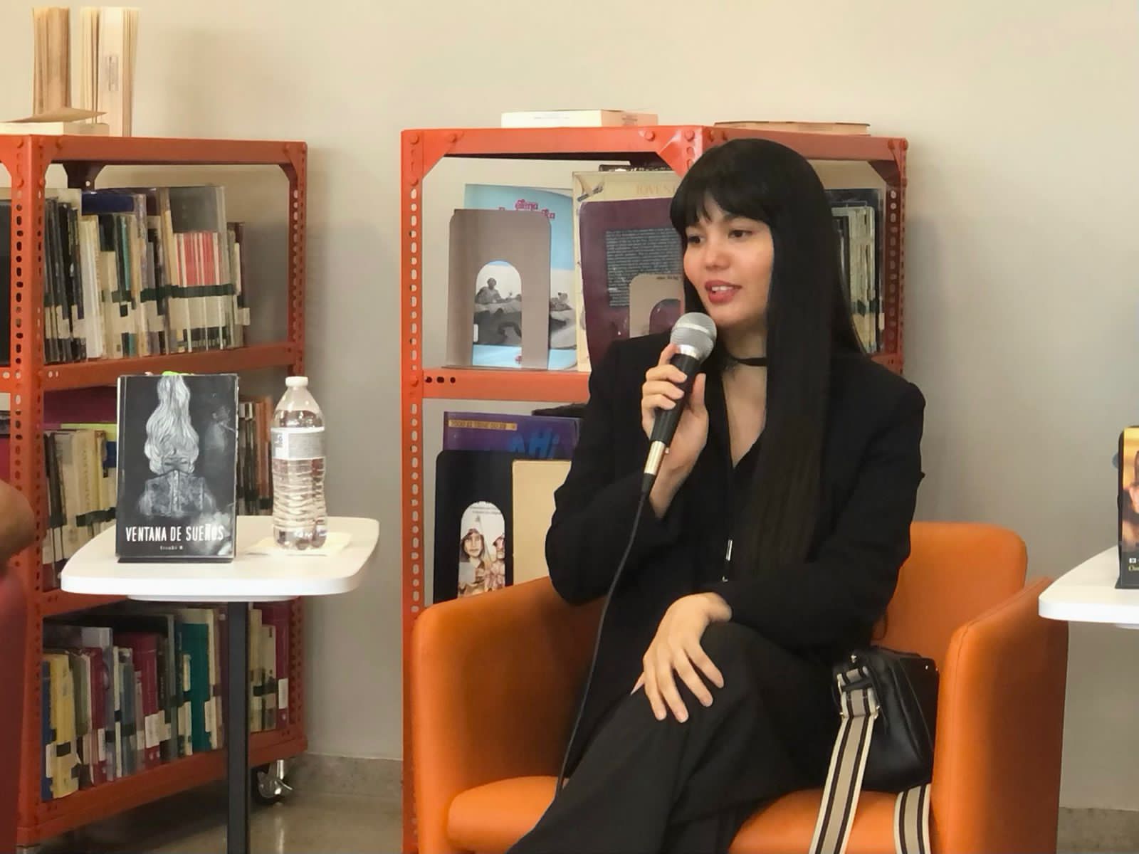 La poeta Indhira Itsuki es reconocida por sus aportes a la literatura