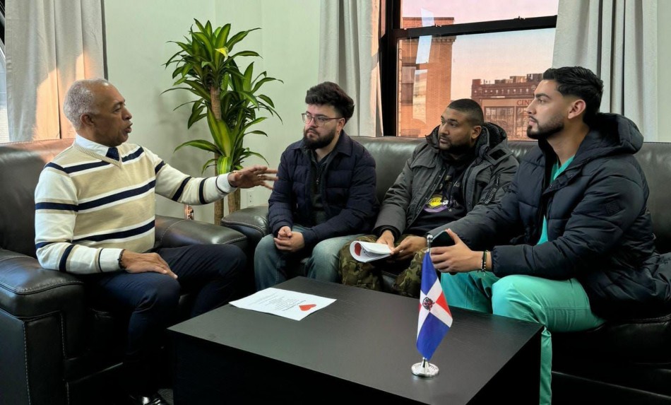 C&oacute;nsul dominicano del estado de New Jersey, Sr. Jos&eacute; Francisco Santana Suriel recibi&oacute; la grata visita de la organizaci&oacute;n FREE & CONFIDENTIAL