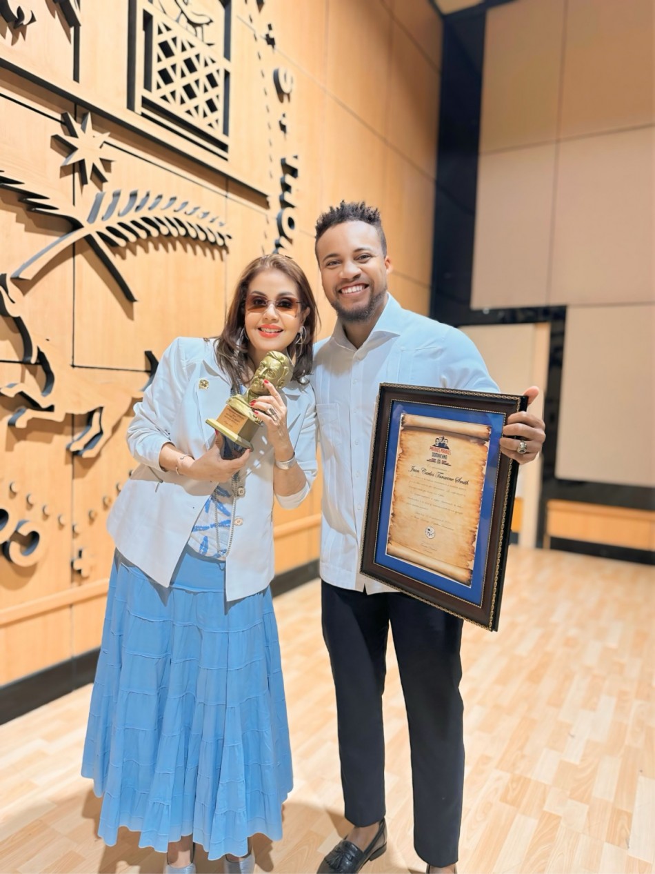 Premios Patrios 2024 reconoce labor altruista del joven Jean Carlos Taravine