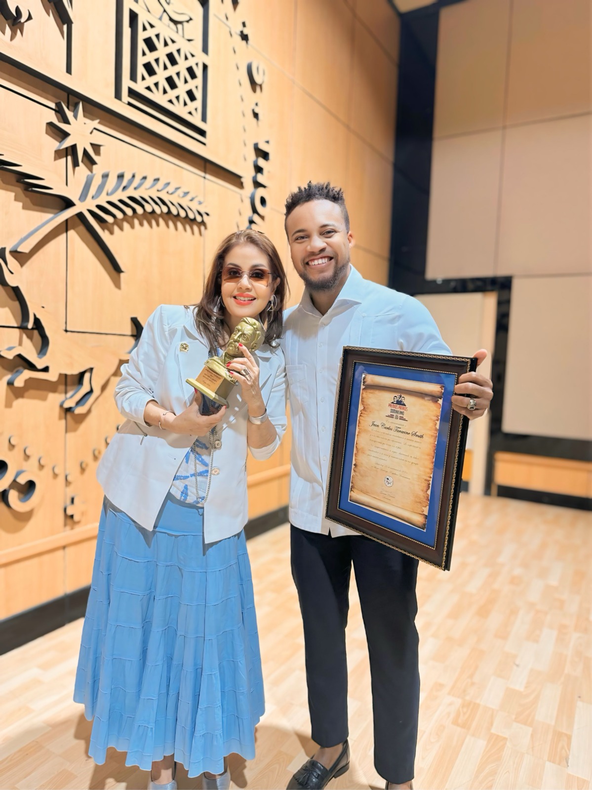 Premios Patrios 2024 reconoce labor altruista del joven Jean Carlos Taravine