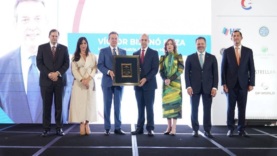 AMCHAMDR reconoce al ministro Bison&oacute; por aportes en materia de nearshoring, alcance global y respaldo a la industria de semiconductores