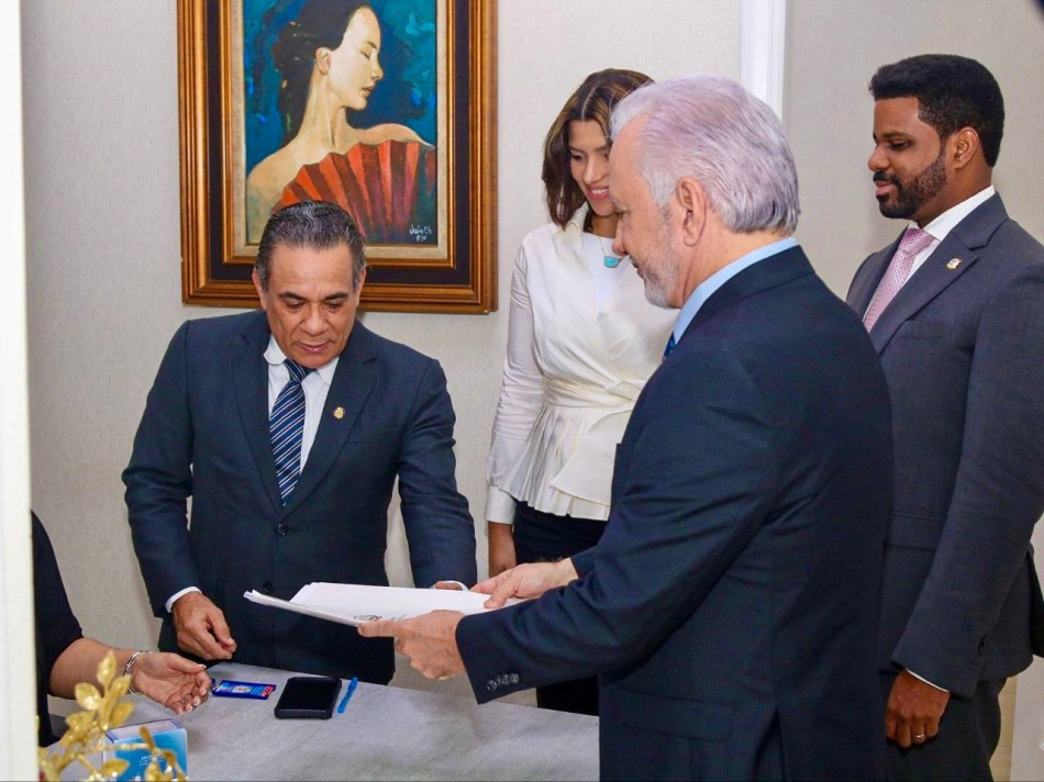 Senador Antonio Taveras y diputada Kimberly Taveras presentan proyecto de Ley de Cuidados 