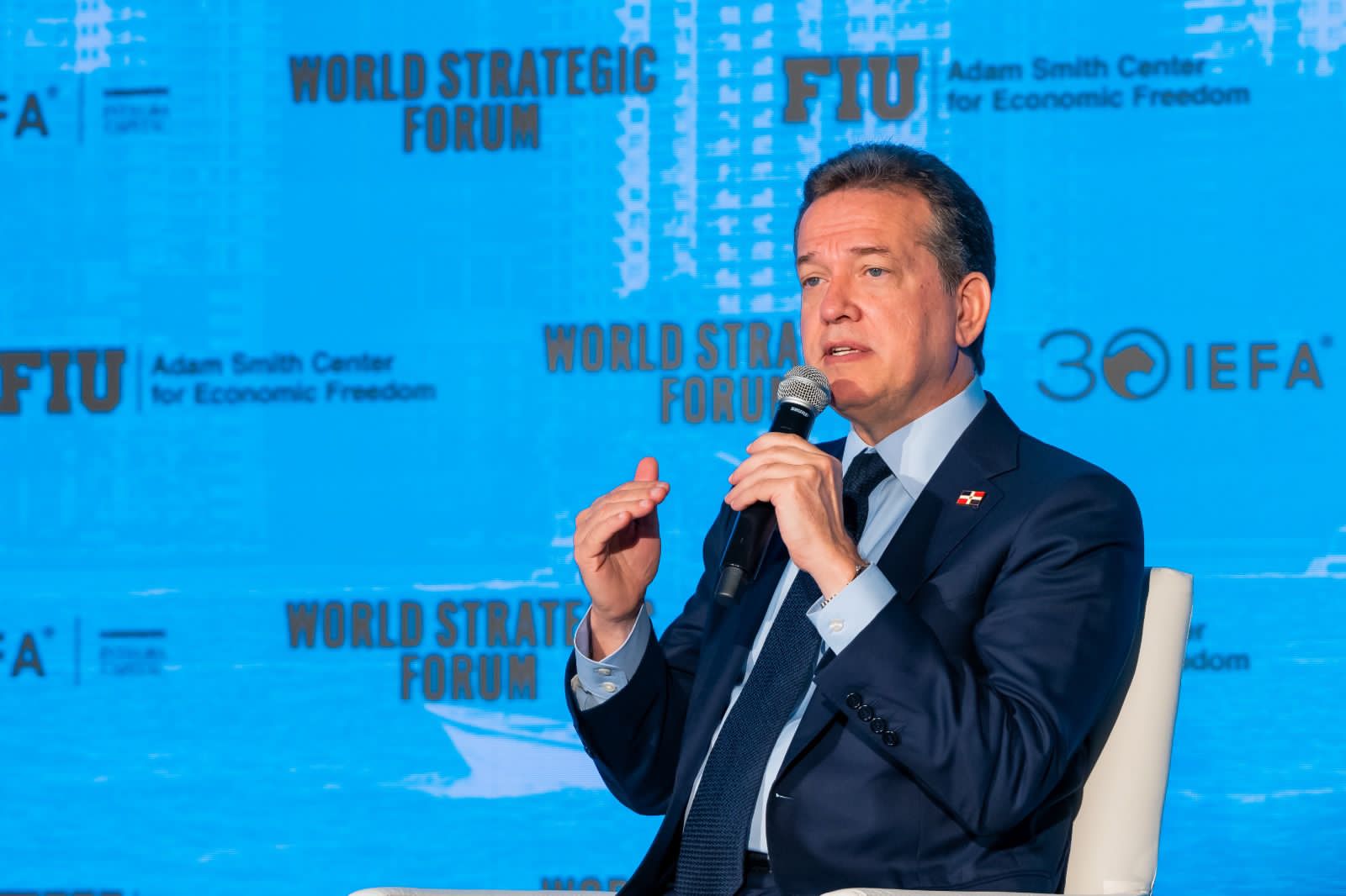 Ministro Bison&oacute; promueve en Miami a Rep&uacute;blica Dominicana como un destino confiable para la inversi&oacute;n global