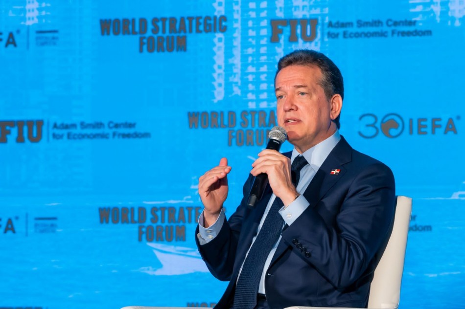 Ministro Bisonó promueve en Miami a República Dominicana como un destino confiable para la inversión global