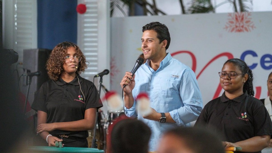 Fundación GBC lleva “Ruta de la Alegría Navideña” a cientos de niños del DN con cenas navideñas y entrega de juguetes