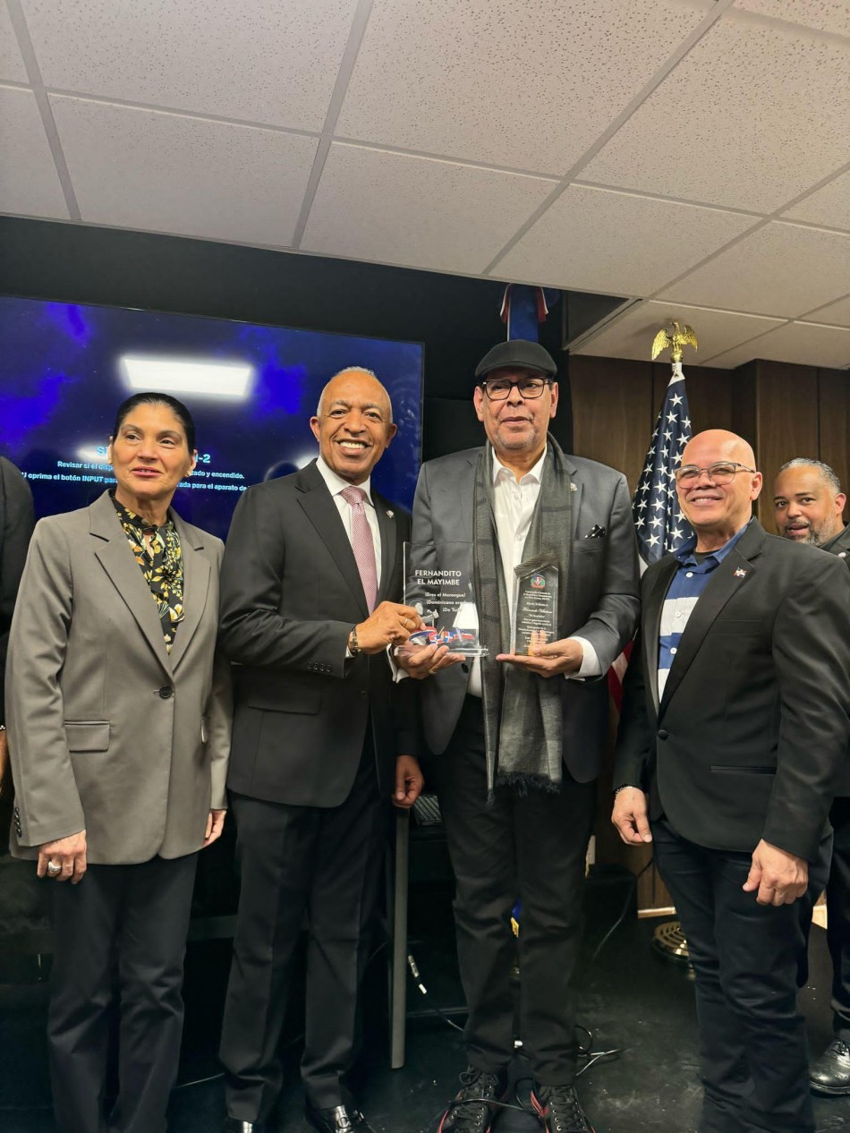 Consulado dominicano de New Jersey reconoce trayectoria art&iacute;stica de Fernando Villalona