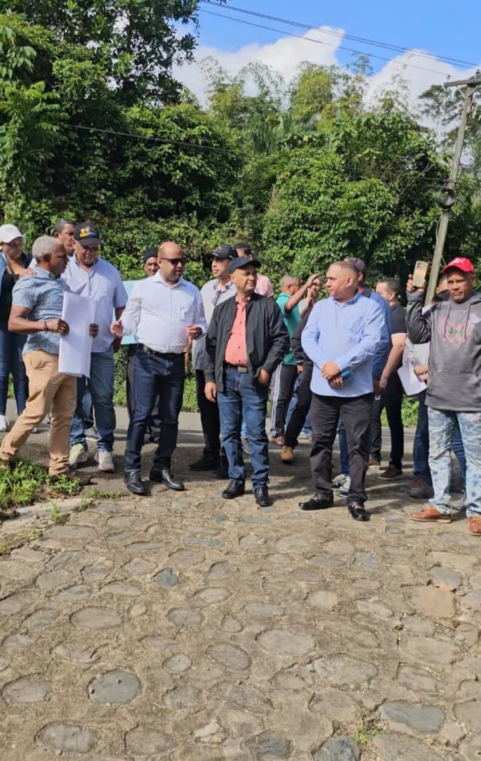 Comunitarios de Piedra Blanca, reclaman demoler portones privados que les impiden acceder a las aguas del R&iacute;o Yuboa