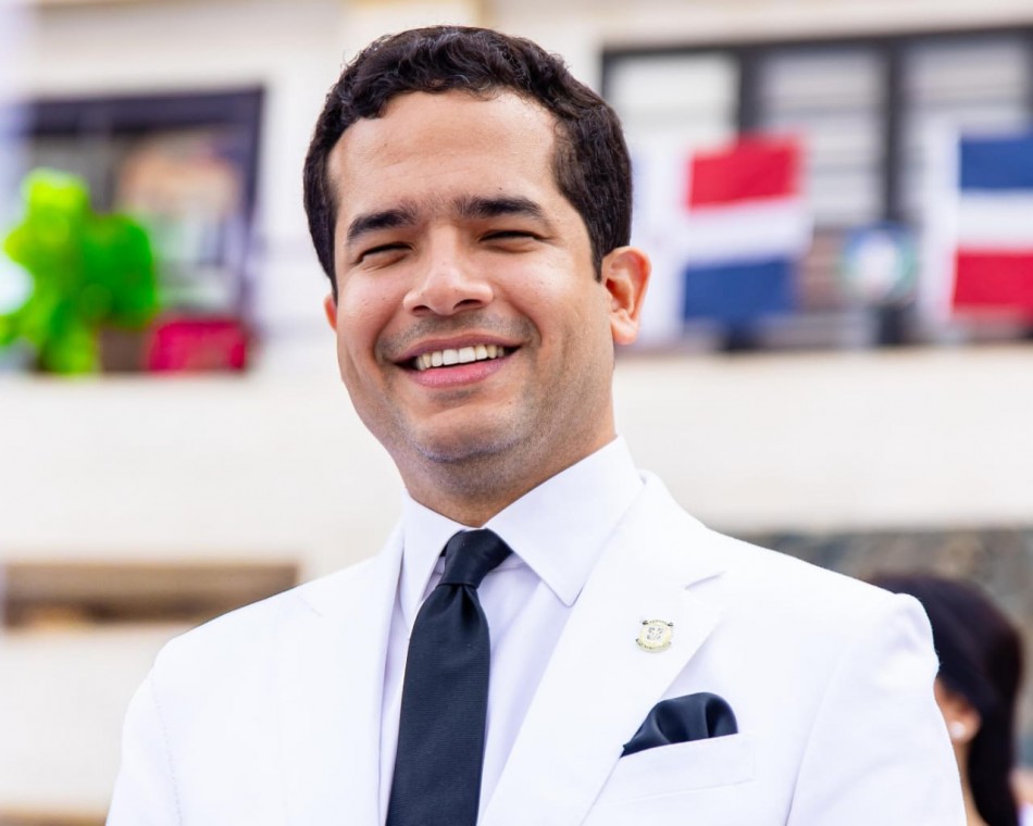 Omar Fern&aacute;ndez es bien valorado por 75% de dominicanos, seg&uacute;n Gallup