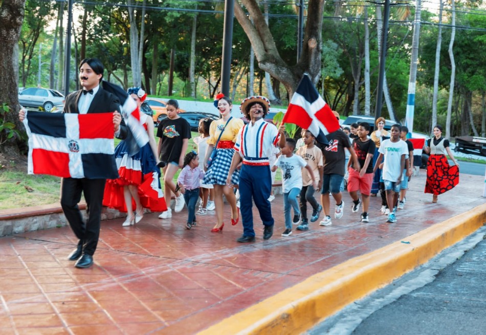 Alcald&iacute;a del DN honra a la patria con im&aacute;genes de h&eacute;roes en el Malec&oacute;n SD 