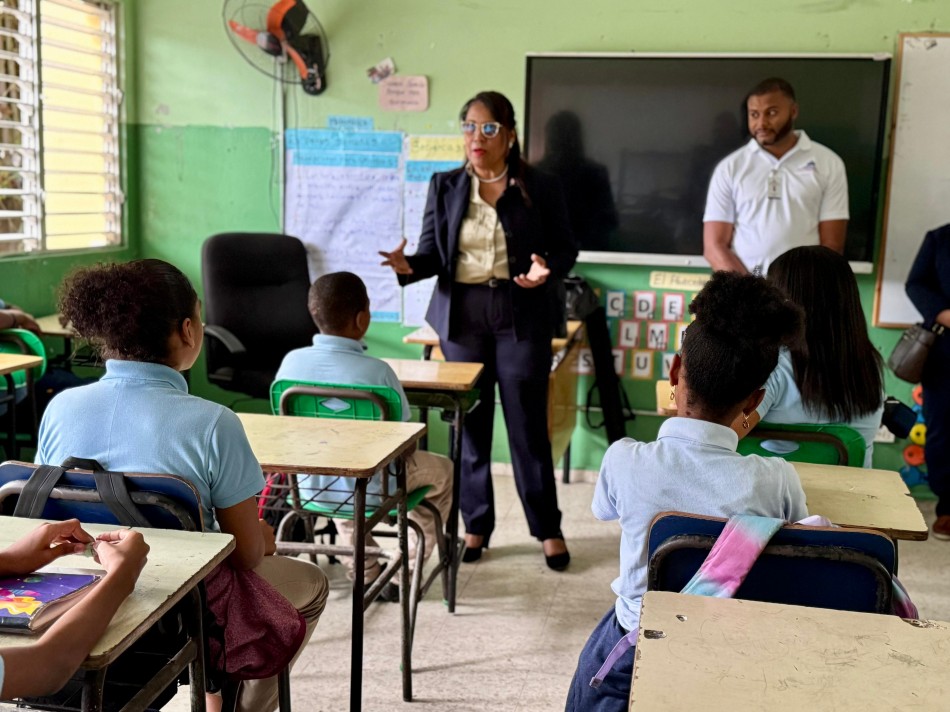 Desarrollo de la Comunidad lleva programa de formación cívica y patriótica a varias demarcaciones