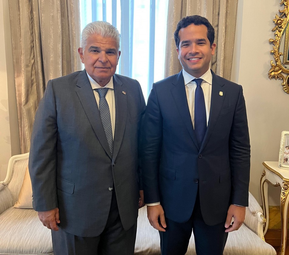 Omar Fern&aacute;ndez conversa con presidente de Panam&aacute; temas de inter&eacute;s com&uacute;n