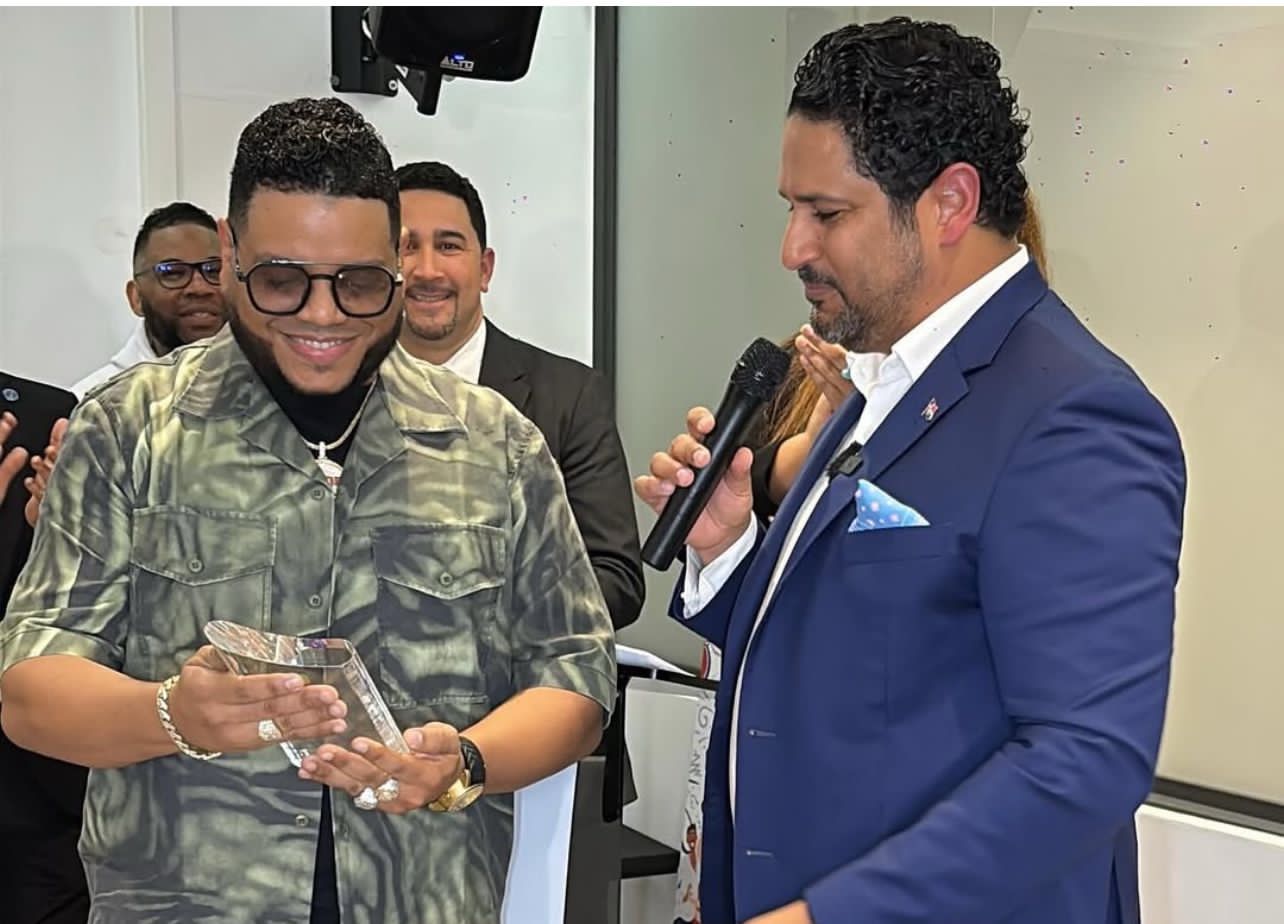 Consulado general de la Rep&uacute;blica Dominicana en Barcelona, reconoce trayectoria de DJ Joe por promover m&uacute;sica dominicana
