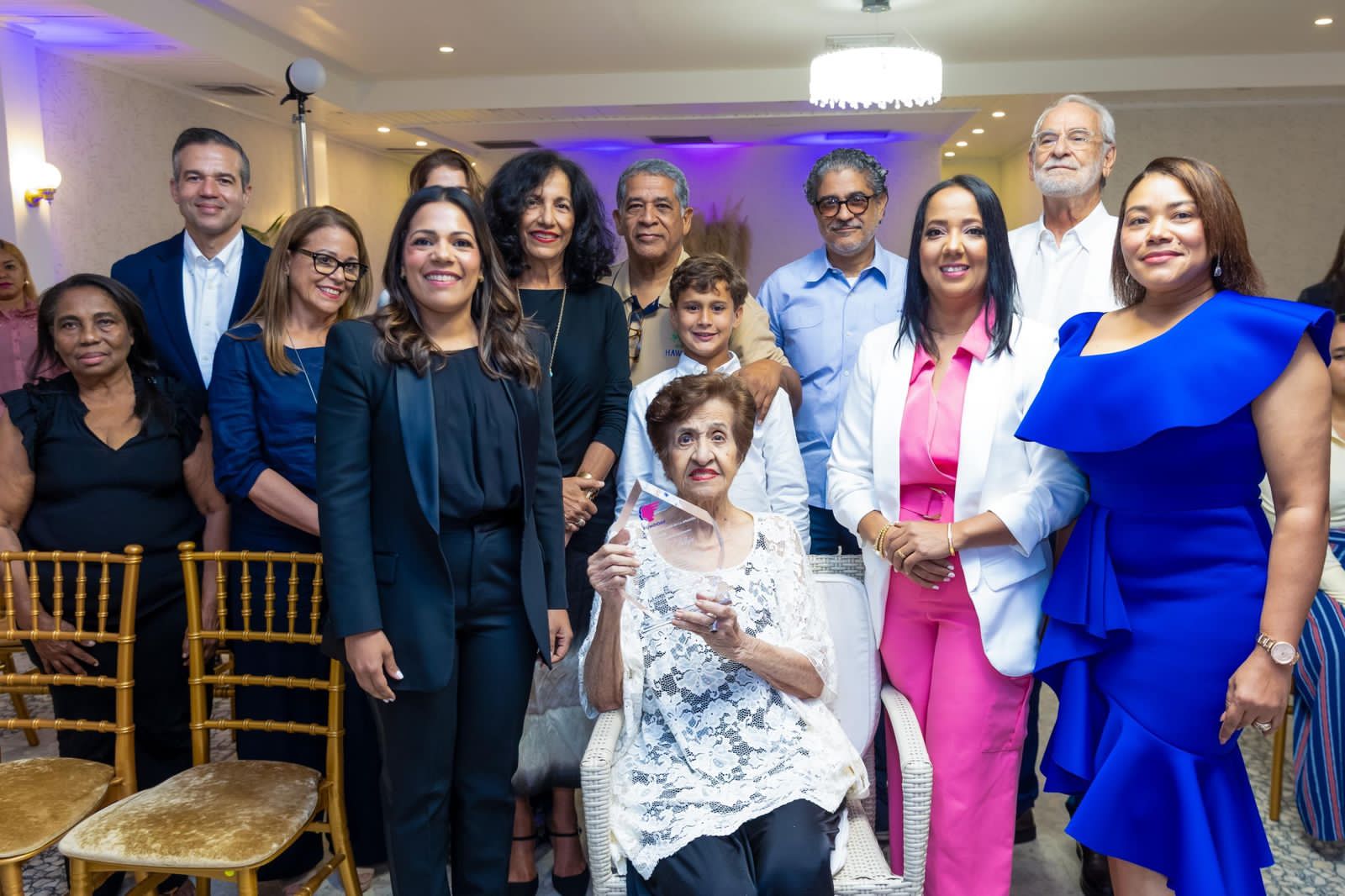Fundaci&oacute;n Mujeres Dominicanas en la Aviaci&oacute;n celebra su 7mo aniversario dedicado a la primera mujer piloto dominicana, Yolanda Vallejo