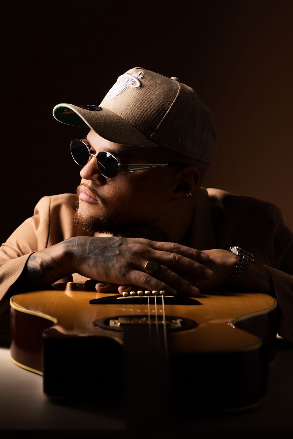 Mayinbito, el artista que nos sumerge en la bachata de amargue y contempor&aacute;nea con "D&eacute;jenme seguir bebiendo"  