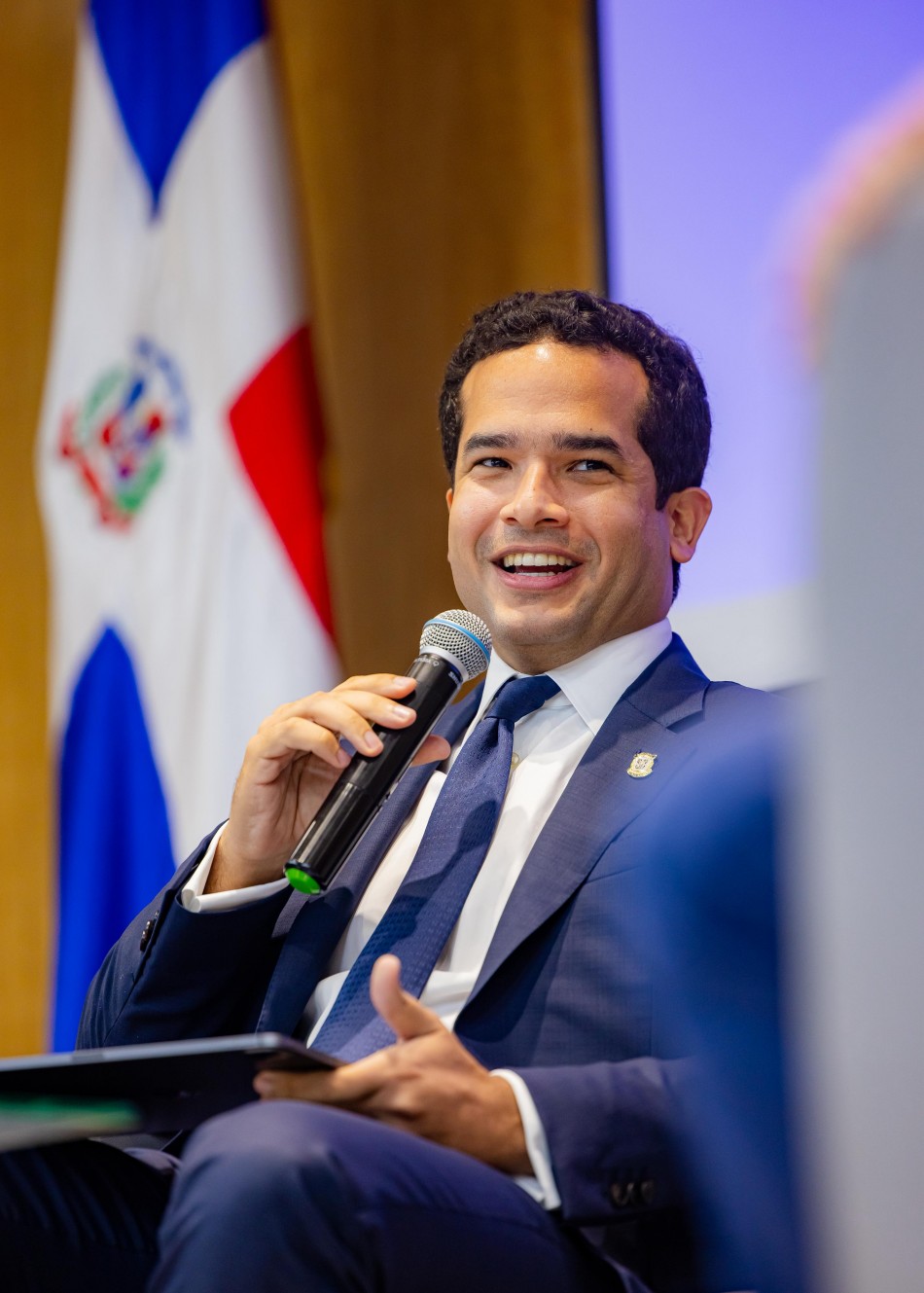 Omar Fern&aacute;ndez lidera foro acad&eacute;mico en Santiago sobre reforma al sistema de justicia dominicano