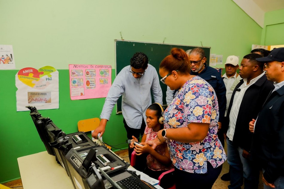 Distrito municipal Los Fr&iacute;os recibe jornada asistencial de Desarrollo de la Comunidad