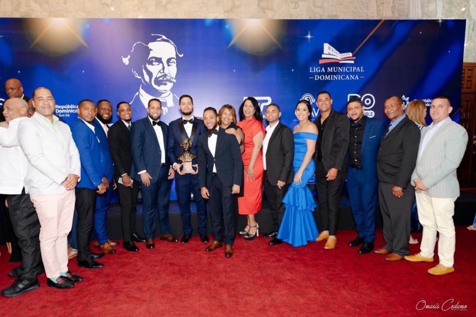 Alcalde Alexander &ldquo;El Hijo del Pueblo&rdquo; gana premio nacional en Desarrollo Cultural y Deportivo en los Premios Juan Pablo Duarte