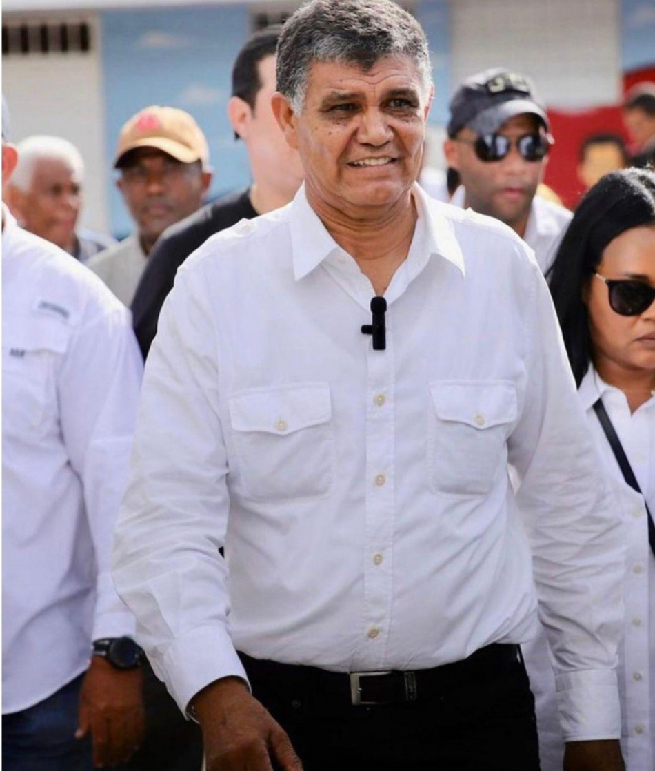 Francisco Pe&ntilde;a pide arrestos contra quienes lancen basura en las calles de Santo Domingo Oeste