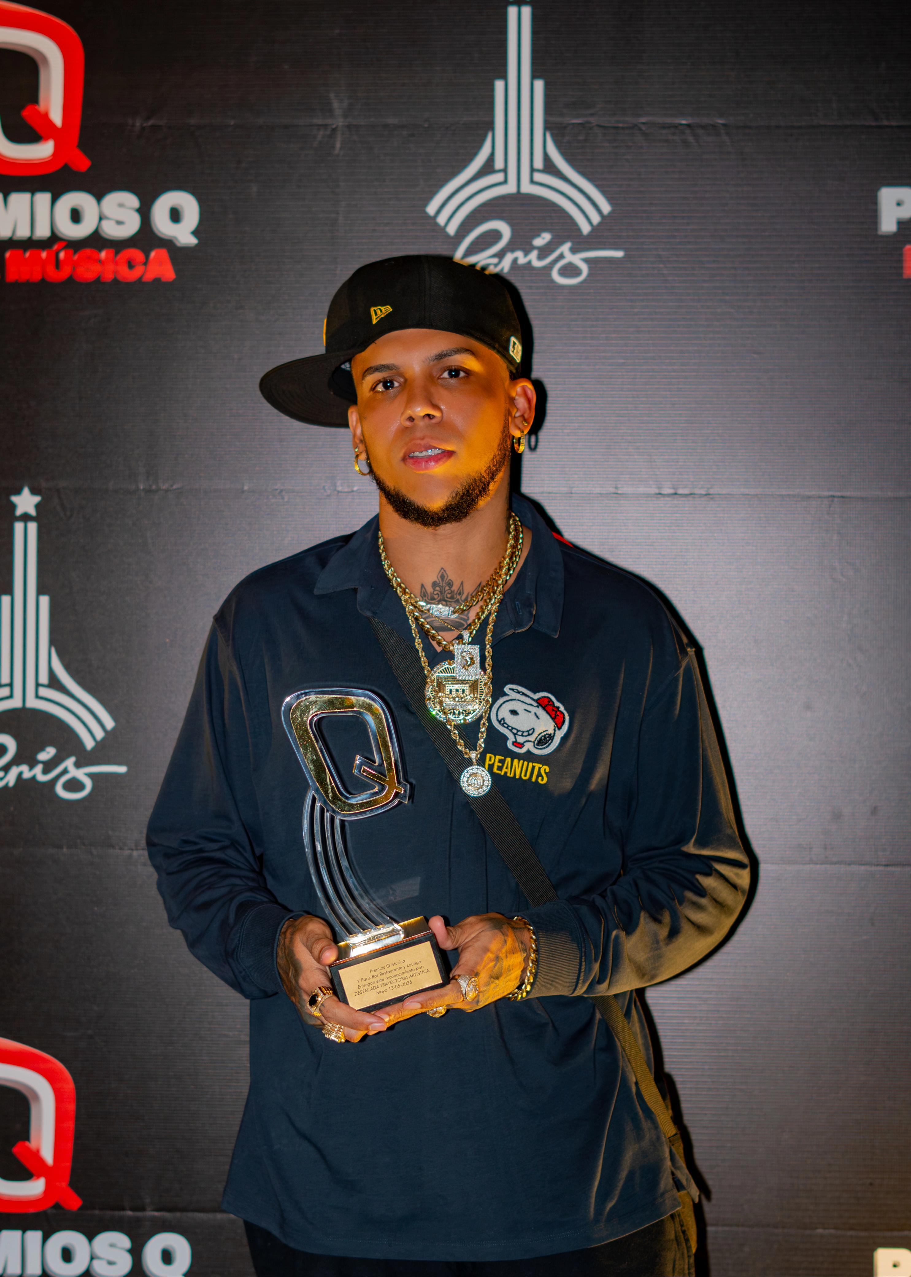 Dixson Waz es reconocido en los Premios Q 2026 por su exitosa trayectoria en la m&uacute;sica