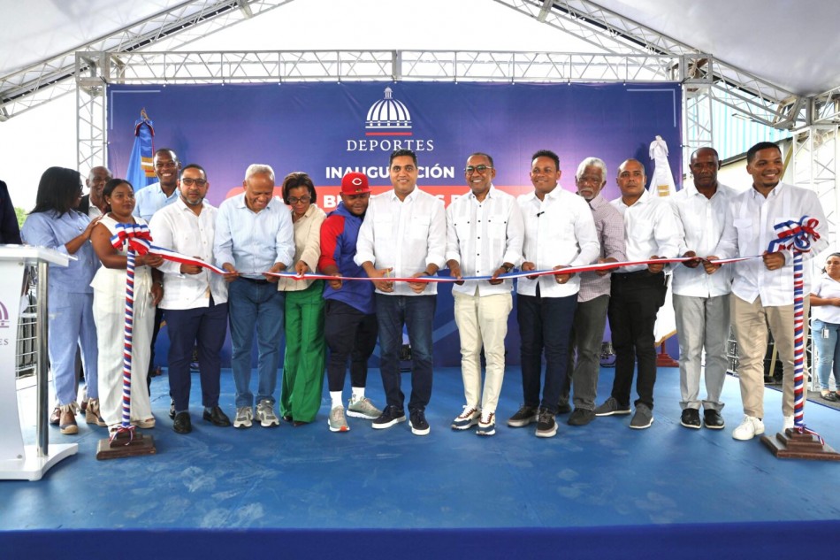 Kelvin Cruz entrega renovado play de b&eacute;isbol en Los Botados