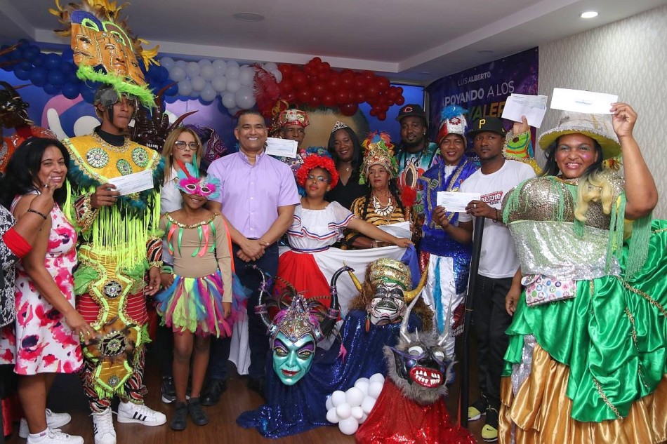 Fundación Soñando Despiertos patrocinará a carnavaleros en el desfile del Carnaval de Santo Domingo Este 2023.
