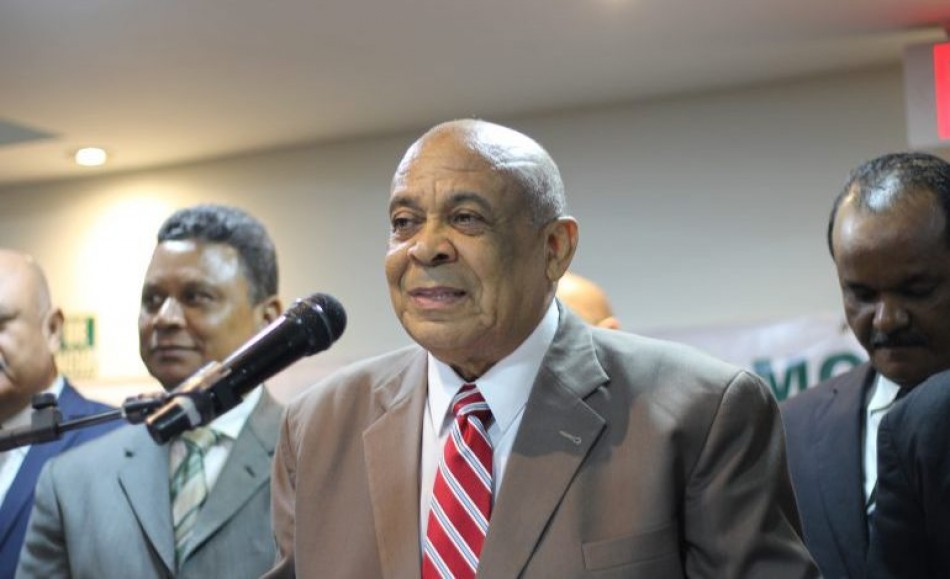 An&iacute;bal Garc&iacute;a Duverg&eacute; anuncia se distancia del gobierno y del PRM