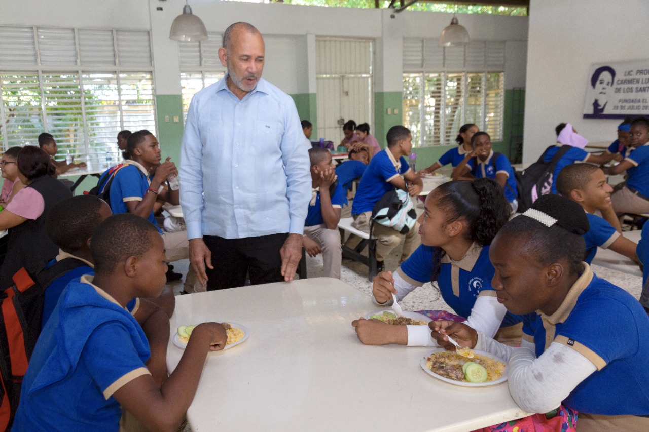Inabie incluye el guineo maduro en la alimentaci&oacute;n escolar