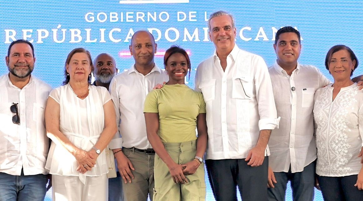 Presidente Abinader destina RD$2,000 millones para construcci&oacute;n de 25 polideportivos a nivel nacional