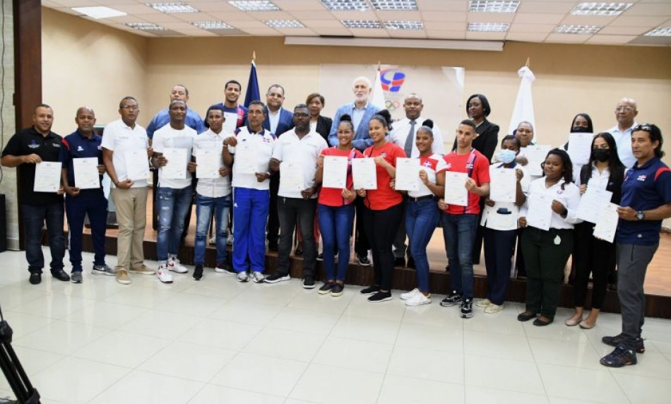 INFOTEP entrega certificados de capacitaci&oacute;n a 59 deportistas