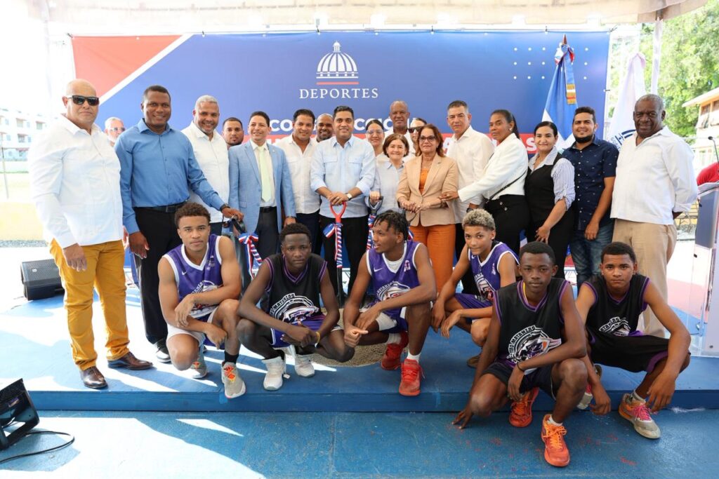 Ministro Kelvin Cruz inicia construcción del Techado multiuso de Matanzas