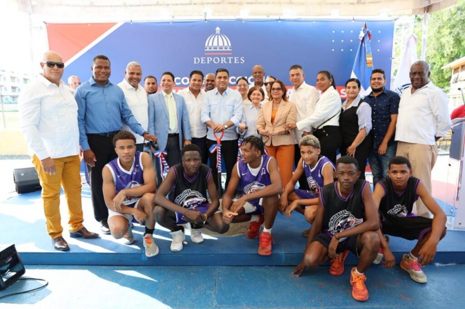 Ministro Kelvin Cruz inicia construcción del Techado multiuso de Matanzas