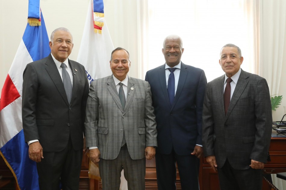 Ministro Andr&eacute;s Bautista juramenta a  Alberto Caminero como director de Prensa del Presidente