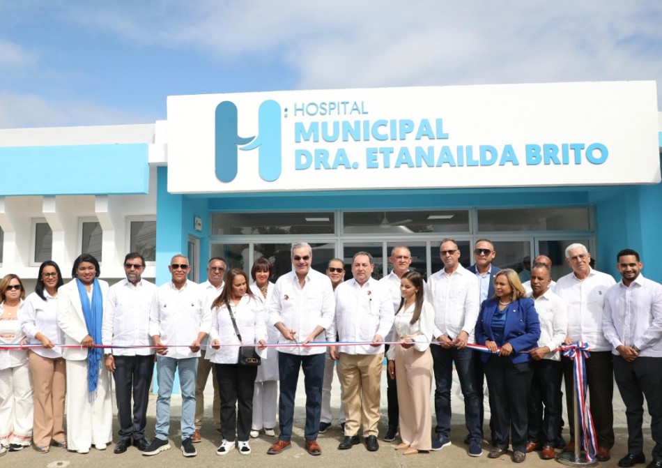 Luis Abinader entrega obras salud y educativas en provincia Duarte