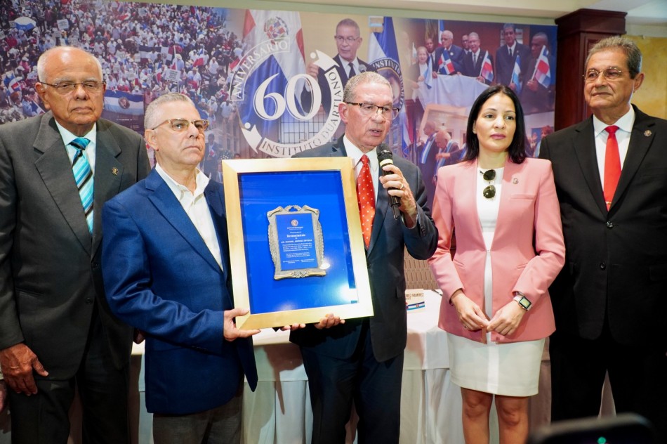 Vídeo: Instituto Duartiano reconoce labor municipal y patriótica del alcalde Manuel Jiménez en SDE