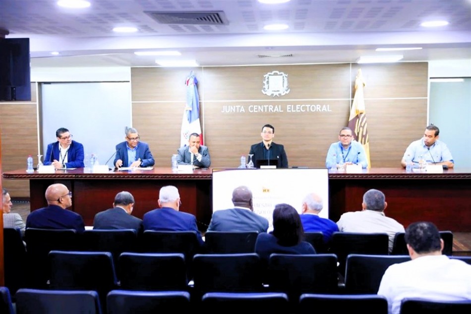 JCE trata con organizaciones pol&iacute;ticas sobre el sistema de seguridad e infraestructura tecnol&oacute;gica de cara a elecciones 2024