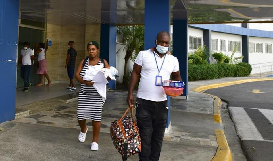 Parturientas haitianas pagan RD$15,000 para cruzar a RD
