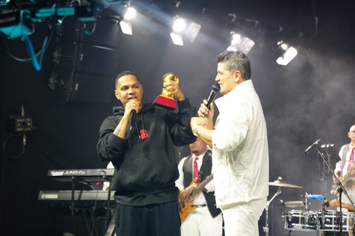 Personalidades disfrutan del concierto de Eddy Herrera en La Casa de Alofoke