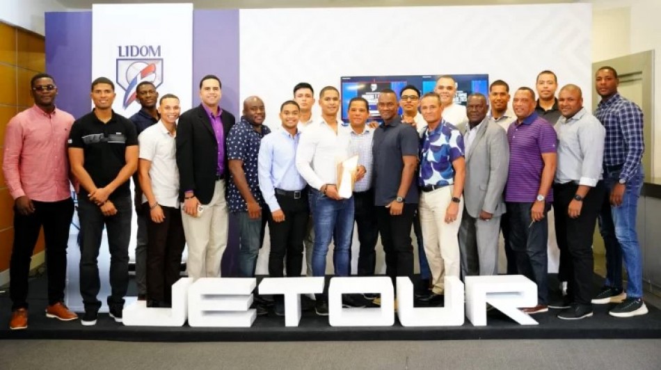 LIDOM premia a los mejores de la temporada y entrega copas regionales