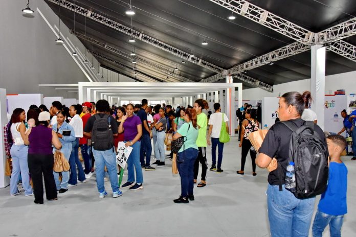 Feria del Libro ofrece diversas actividades culturales este domingo