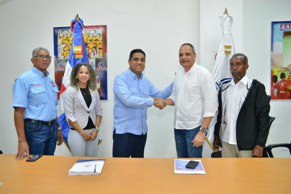 Ministro de Deportes Kelvin Cruz se re&uacute;ne con otras cinco federaciones