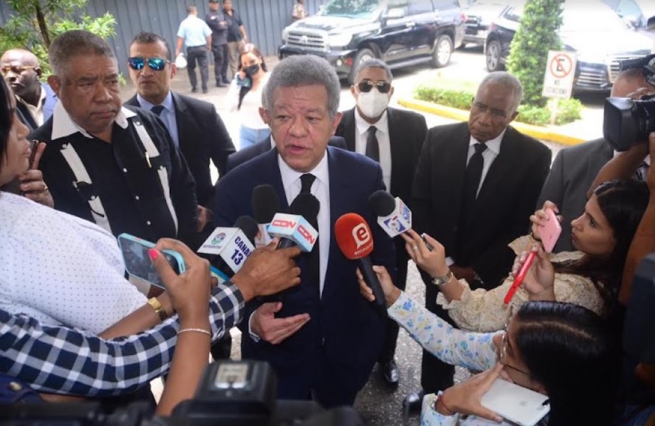 Leonel ve sociedad doblemente enlutecida por muerte 2 figuras