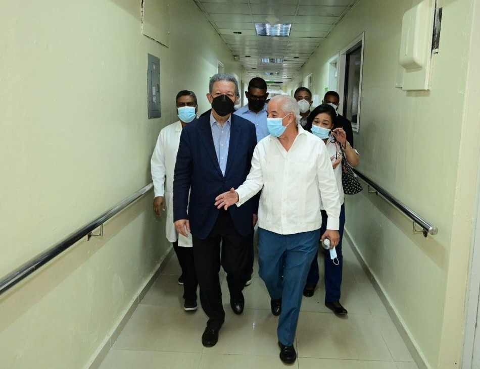 Leonel visita hospital Salvador B. Gautier y confirma el abandono en el que Abinader tiene los centros de salud