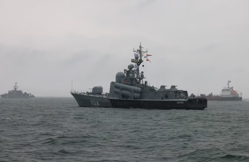 Armada Rusia inicia maniobras militares a gran escala en mares